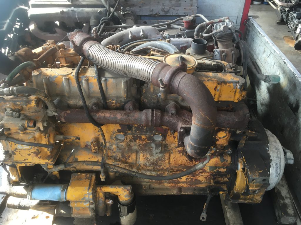 MOTORE UNIC 8220.22 PER ESCAVATORE 6 CILINDRI