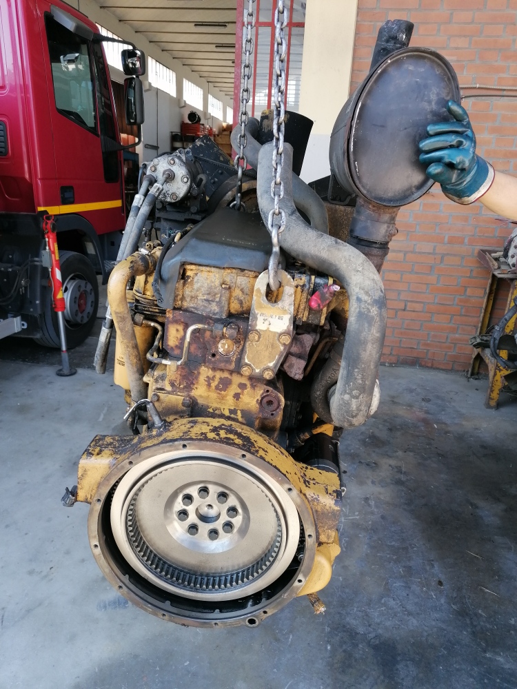MOTORE CATERPILLAR 4 CILINDRI TURBO (MONTATO SU PALA IT24F)