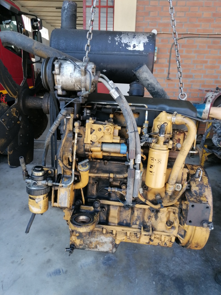 MOTORE CATERPILLAR 4 CILINDRI TURBO (MONTATO SU PALA IT24F)