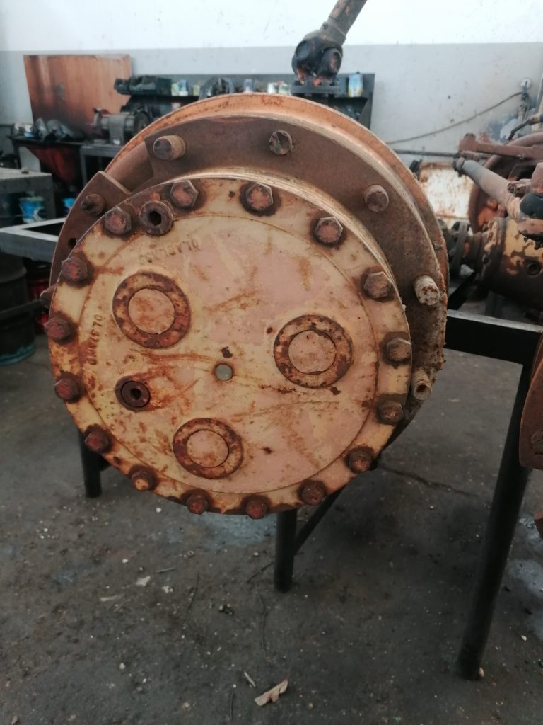 Ponte Differenziale ZF (APL-5/D AP-7/D) Coppia anteriore sterzante, posteriore fisso, con riduttori, 12 colonnette