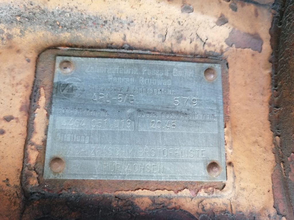 Ponte Differenziale ZF (APL-5/D AP-7/D) Coppia anteriore sterzante, posteriore fisso, con riduttori, 12 colonnette