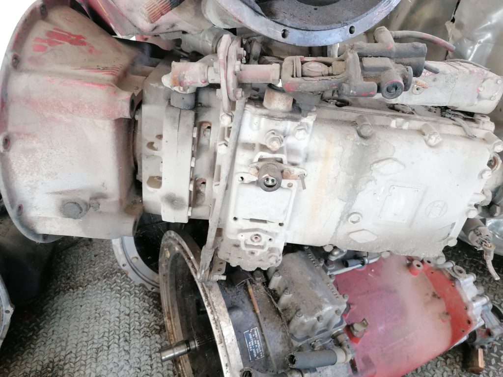 Cambio ZF ( S6-90+GV90 ) per Iveco 175.24