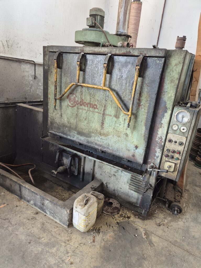 lavatrice industriale con carrello girevole a gasolio