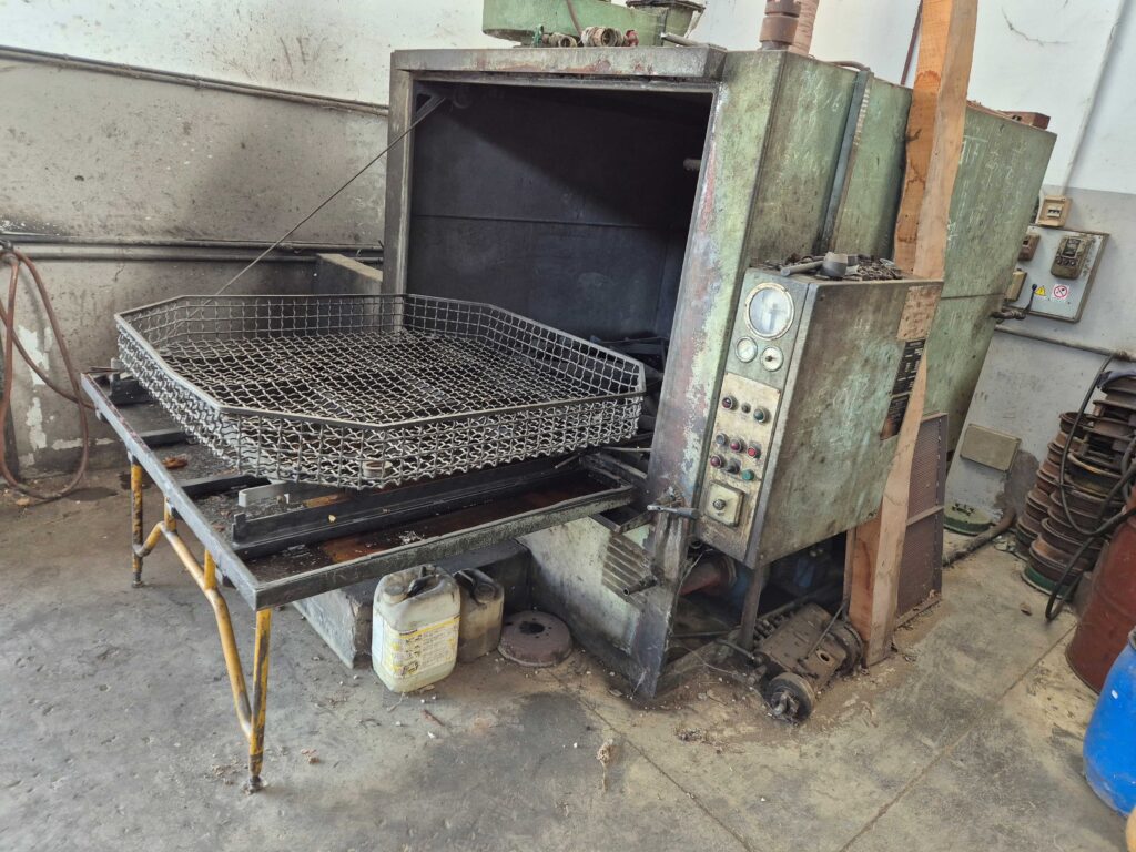 lavatrice industriale con carrello girevole a gasolio